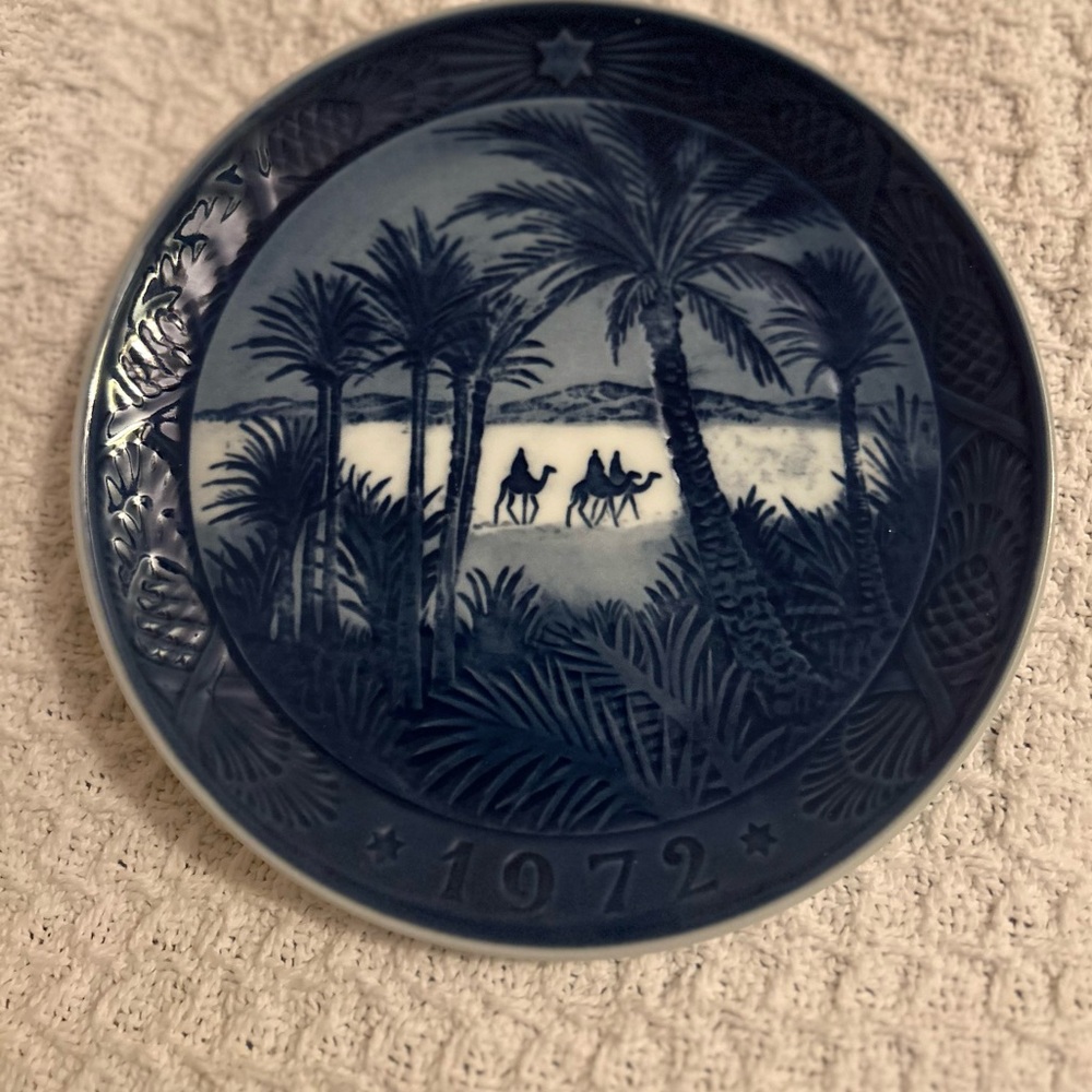 Royal Copenhagen Christmas Plate from 1972, titled "In the Desert".